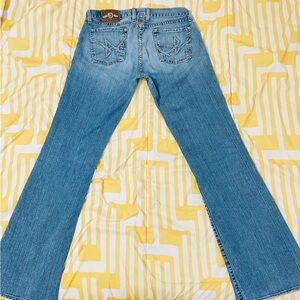 Lucky Brand long inseam jeans 30 long . Low rise.